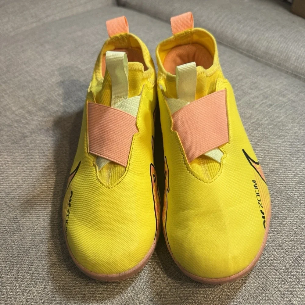 Nike Air Zoom Mercurial Turf Soccer Shoes Volt Pink Youth 5Y Cleats